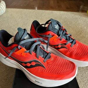 Saucony Ride 15 size 10US - Vizired / night coral